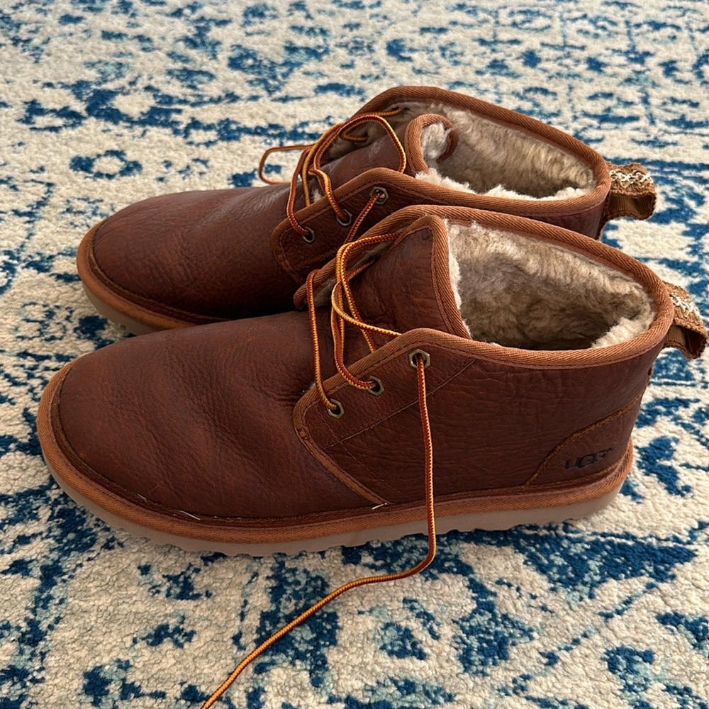 UGG Men’s Australian Neumel Distressed Chukka Boot Size 10, EUC!